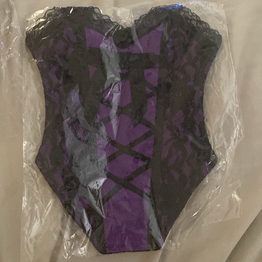 (3) Corset shaped Gift bags!  Never opened Pink, purple and red - Picture 6 of 6
